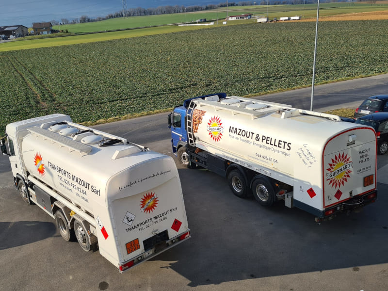 Camion de livraison de granulés de la Société Guignard, un distributeur d'énergie de Suisse romande